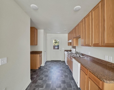 1415 E Jefferson Avenue - Photo Thumbnail 5