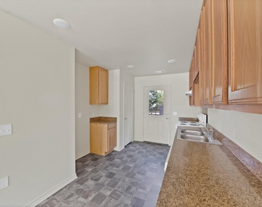 1415 E Jefferson Avenue - Photo Thumbnail 4