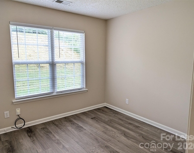 2151 Wexford Way - Photo Thumbnail 7