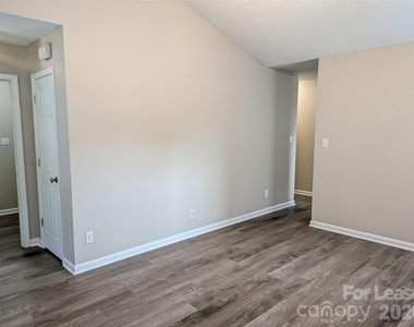 2151 Wexford Way - Photo Thumbnail 3