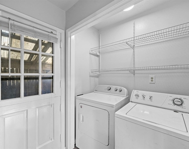 522 Hunters Glen Street - Photo Thumbnail 12