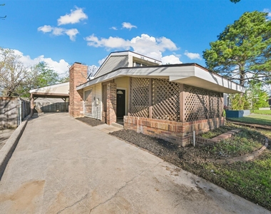 522 Hunters Glen Street - Photo Thumbnail 2