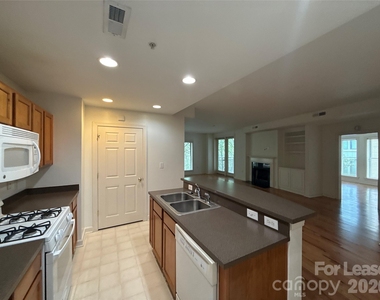 718 W Trade Street - Photo Thumbnail 3