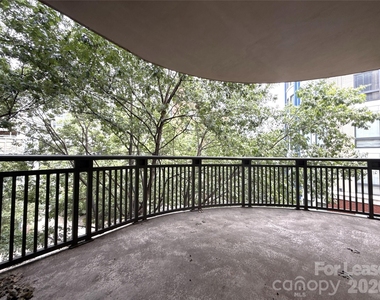 718 W Trade Street - Photo Thumbnail 12