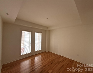 718 W Trade Street - Photo Thumbnail 8