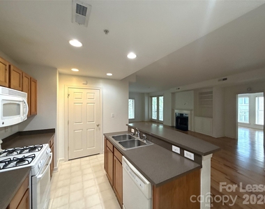 718 W Trade Street - Photo Thumbnail 4