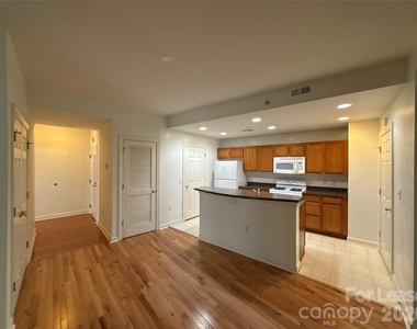 718 W Trade Street - Photo Thumbnail 4