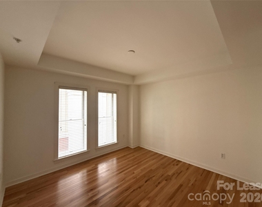 718 W Trade Street - Photo Thumbnail 9
