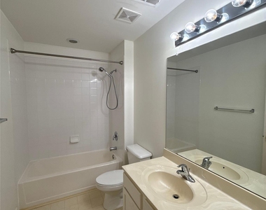 718 W Trade Street - Photo Thumbnail 9