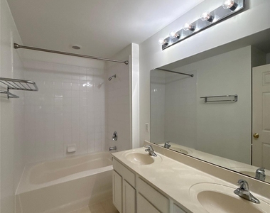 718 W Trade Street - Photo Thumbnail 7