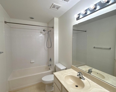 718 W Trade Street - Photo Thumbnail 10