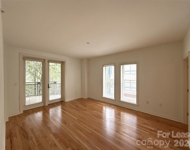 718 W Trade Street - Photo Thumbnail 7