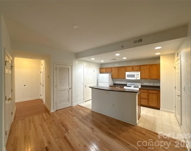 718 W Trade Street - Photo Thumbnail 5