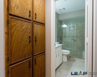 565 Hunters Glen Street - Photo Thumbnail 20