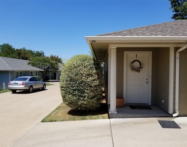 208 N Val Verde Circle - Photo Thumbnail 12