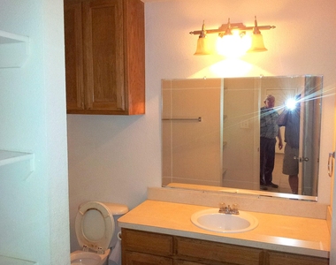 208 N Val Verde Circle - Photo Thumbnail 6