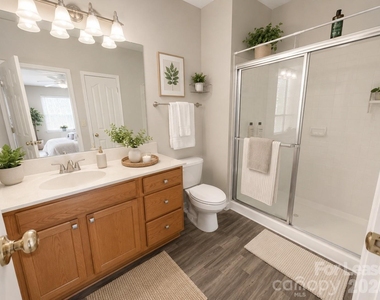 9813 Hyde Glen Court - Photo Thumbnail 7