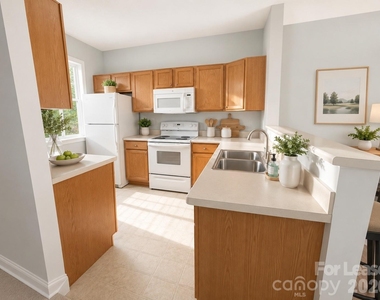 9813 Hyde Glen Court - Photo Thumbnail 2