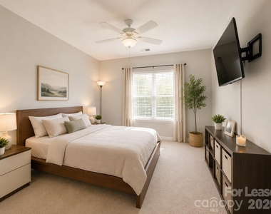9813 Hyde Glen Court - Photo Thumbnail 5