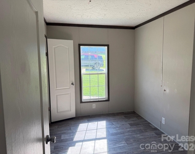 115 Kimberly Circle - Photo Thumbnail 3