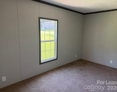 115 Kimberly Circle - Photo Thumbnail 5