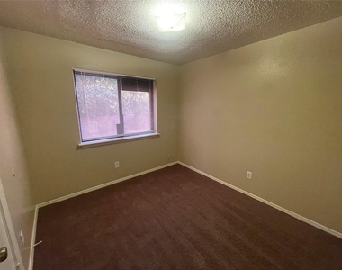 1319 Glencliff Court - Photo Thumbnail 10