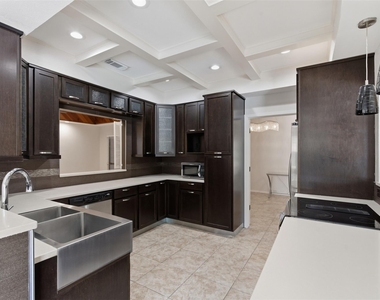 3512 Bender Trail - Photo Thumbnail 10