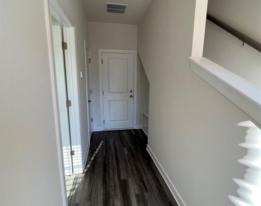 2514 Arbor Loop Drive - Photo Thumbnail 6
