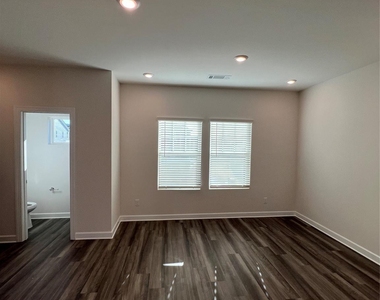 2514 Arbor Loop Drive - Photo Thumbnail 12