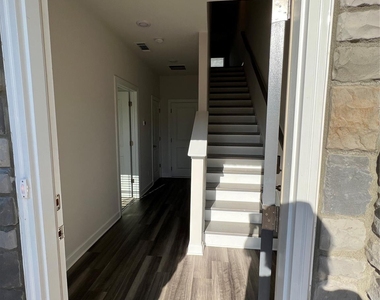 2514 Arbor Loop Drive - Photo Thumbnail 2