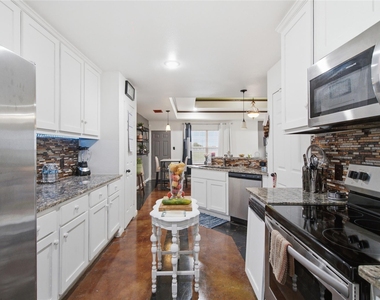 2900 Fitzhugh Avenue - Photo Thumbnail 11