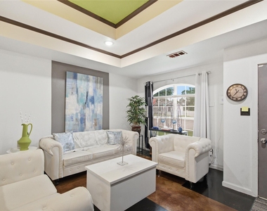 2900 Fitzhugh Avenue - Photo Thumbnail 3