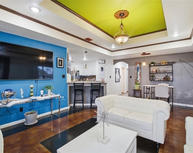 2900 Fitzhugh Avenue - Photo Thumbnail 4