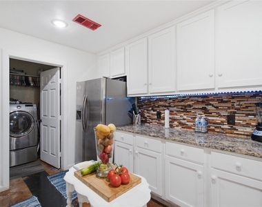 2900 Fitzhugh Avenue - Photo Thumbnail 10