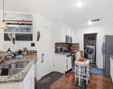 2900 Fitzhugh Avenue - Photo Thumbnail 8