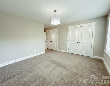 807 Mcarthur Avenue - Photo Thumbnail 9
