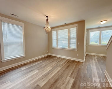 807 Mcarthur Avenue - Photo Thumbnail 4