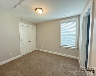 807 Mcarthur Avenue - Photo Thumbnail 6