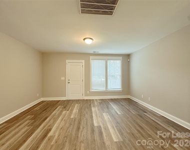 807 Mcarthur Avenue - Photo Thumbnail 5
