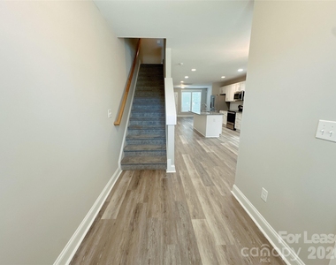807 Mcarthur Avenue - Photo Thumbnail 14