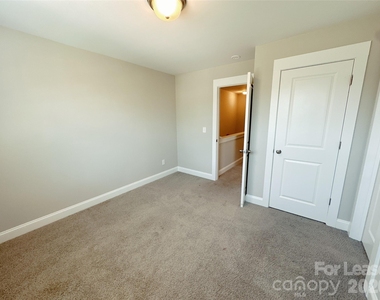 807 Mcarthur Avenue - Photo Thumbnail 8