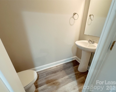 807 Mcarthur Avenue - Photo Thumbnail 12