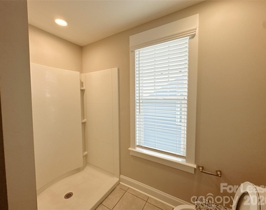 807 Mcarthur Avenue - Photo Thumbnail 11