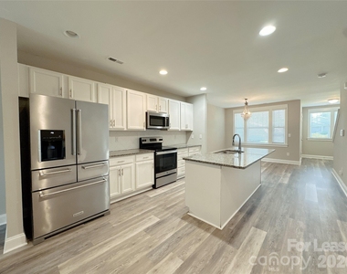 807 Mcarthur Avenue - Photo Thumbnail 3