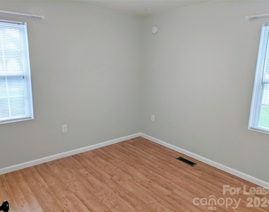 322 Clover Street - Photo Thumbnail 14
