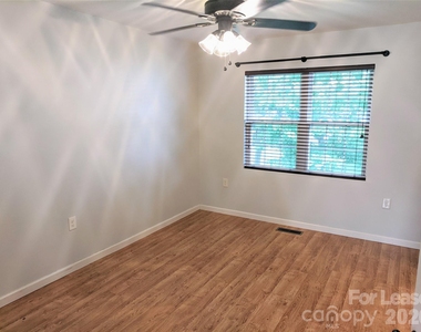 322 Clover Street - Photo Thumbnail 15