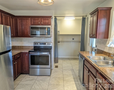 322 Clover Street - Photo Thumbnail 4