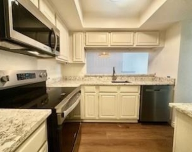 3609 W Northgate Drive - Photo Thumbnail 6