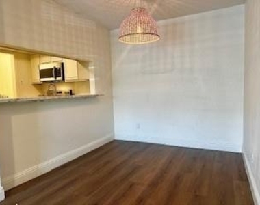 3609 W Northgate Drive - Photo Thumbnail 3
