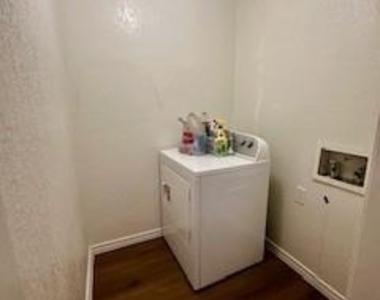 3609 W Northgate Drive - Photo Thumbnail 8